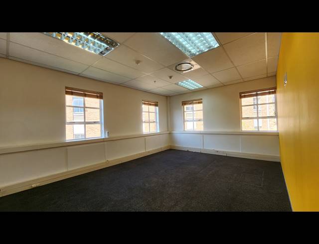 325M² OFFICE TO LET IN FOURWAYS